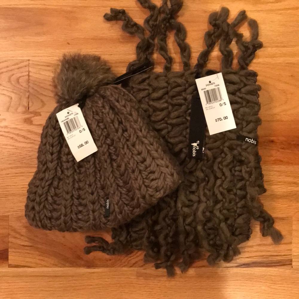 Nobis Hat and Scarf Set
